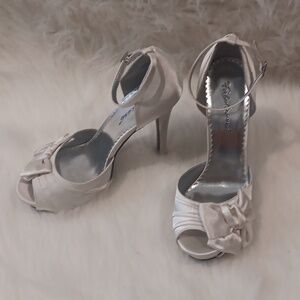 Fabulicious LUMINA36 Ivory Satin Peep Toe Platform Stiletto Heels by Pleaser